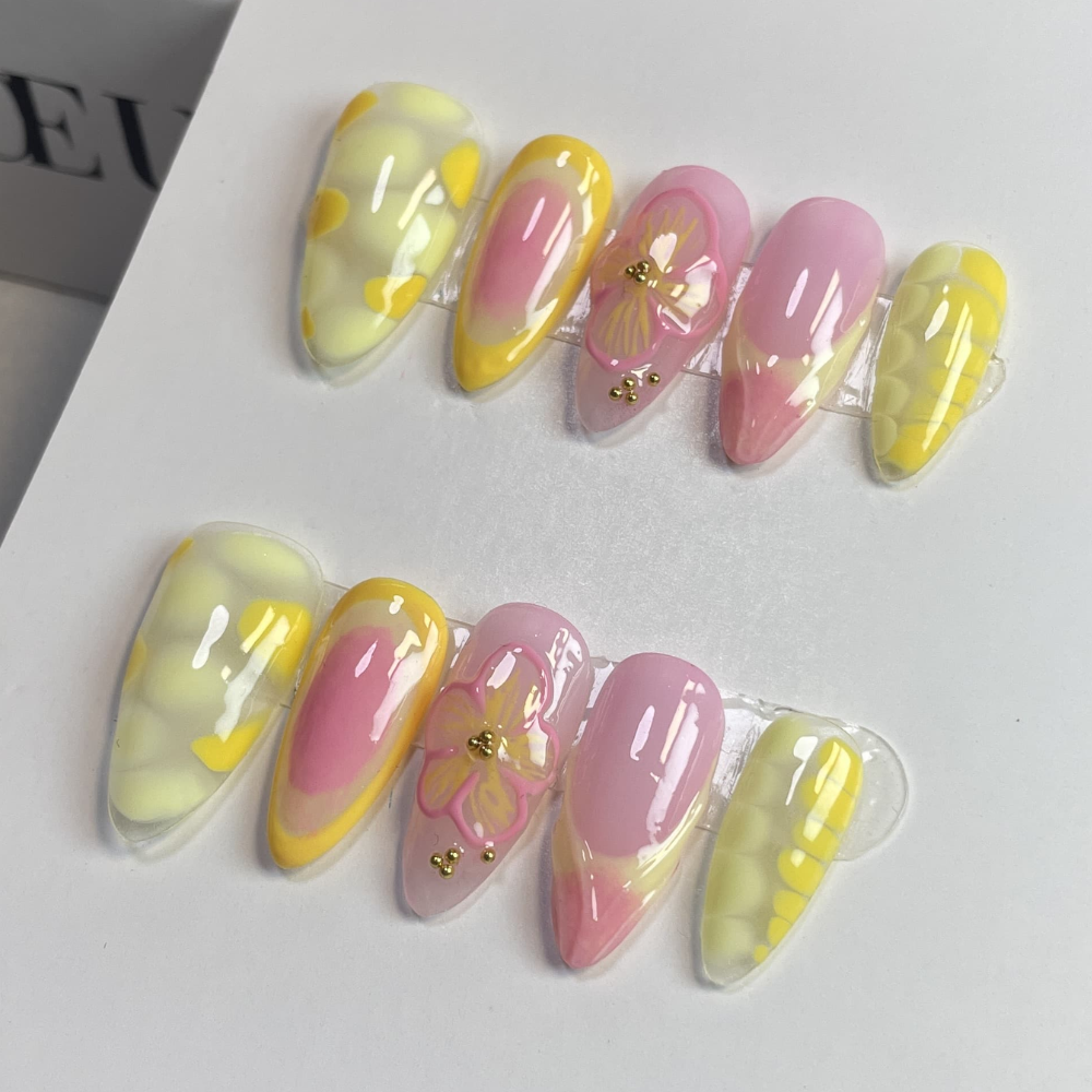 Almond 3d style nails 34