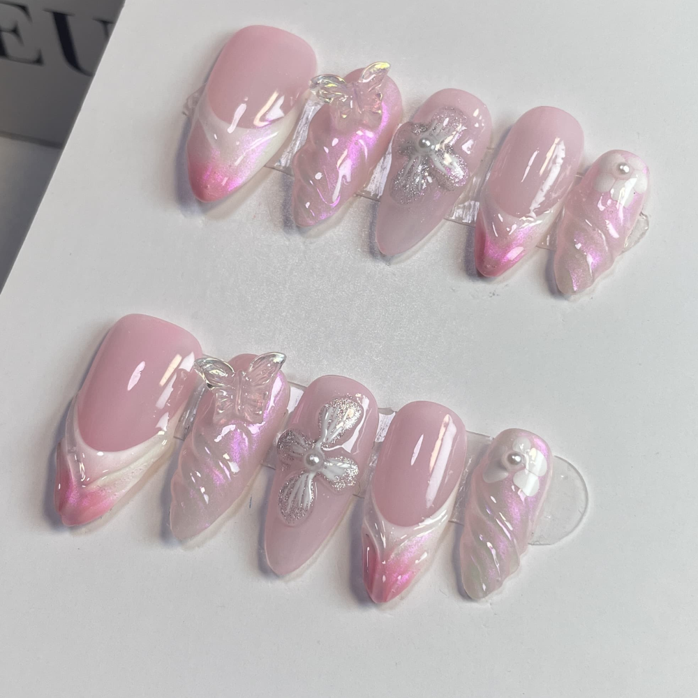 Almond 3d style nails 35